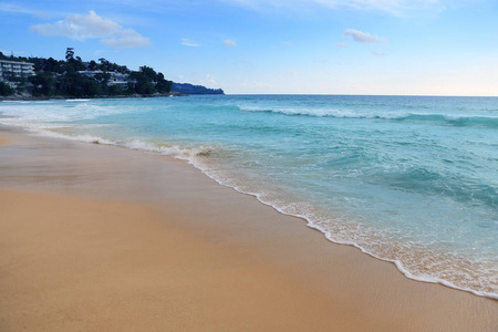 美丽的海滩和热带海的风景视图