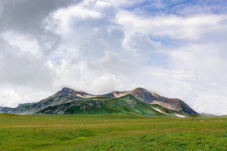 Oshten 山全景。Adygea, 俄罗斯