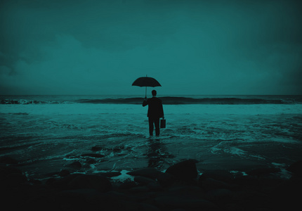 孤独的商人海滩概念照片