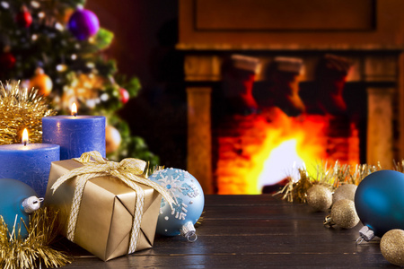 壁炉和圣诞树圣诞节场景图片