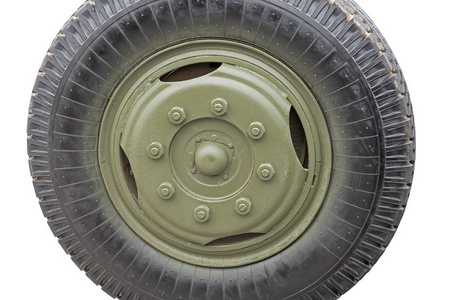 新的大轮子为军队汽车在白色照片