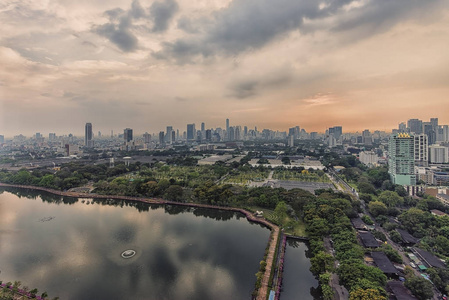 曼谷 Benjakiti 公园日落