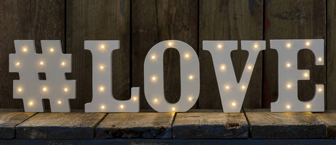 照明装饰用字母拼写 Love