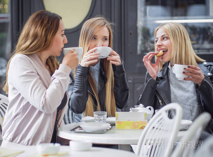 喝咖啡的女孩朋友