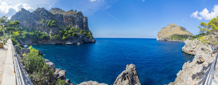 美丽的景色的 Sa Calobra 在马略卡岛，西班牙