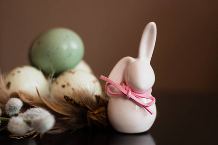 复活节彩蛋小白兔雕像