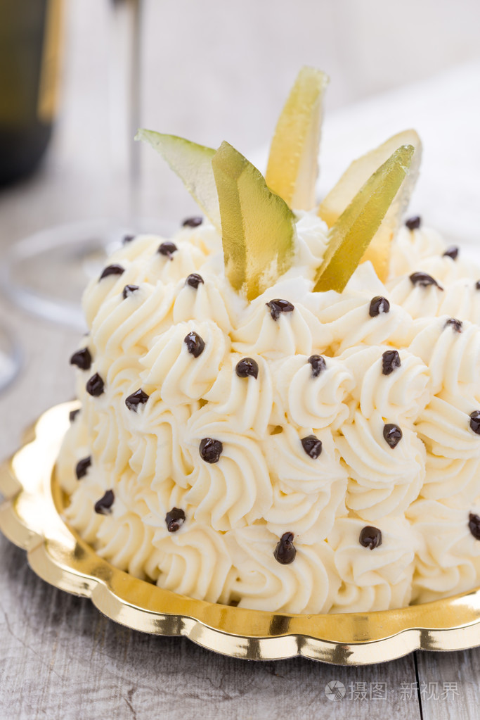 用白色的奶油蛋糕