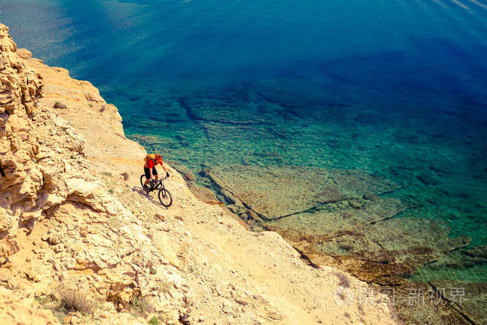 在海边骑车骑自行车山地自行车照片-正版商用图片0n5bc8-摄图新视界