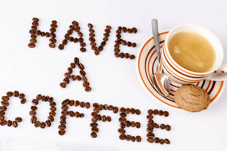 喝咖啡休息从豆上白色带杯咖啡