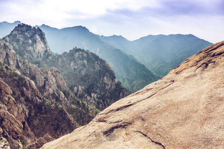 美丽的山景观的雪岳山国家公园，S