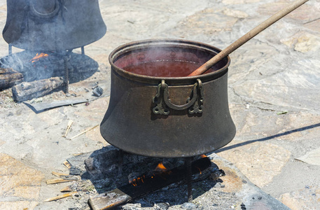 老火例汤插画图片