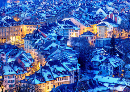 在冬天，瑞士的伯尔尼老城积雪