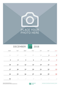 2018 年 12 月。墙上月历为 2018 年。矢量设计打印模板与照片的地方。在周一的周开始。纵向