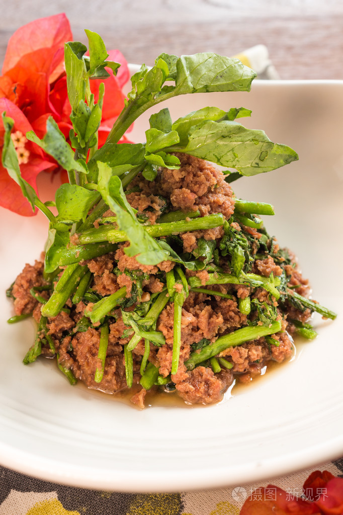 腌的牛肉豆瓣菜照片-正版商用图片0n69q5-摄图新视界