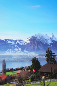 Sigrilwil 村庄在瑞士高山山与图恩湖