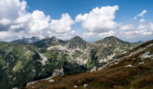 斯洛伐克西部 Otrhance 山脉 Tatras 山脉的 VolovecOstry Rohac 和 Placlive 峰