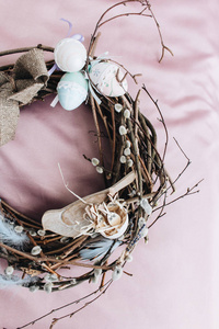 花圈与被绘的复活节蛋, 质朴的节日构成
