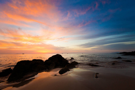克拉丹岛热带日落景观