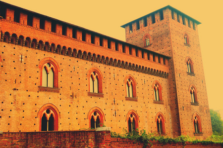 维斯康蒂城堡在帕维亚，意大利的塔