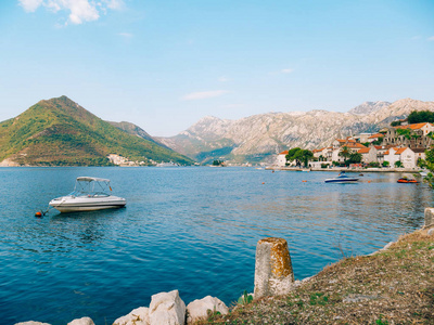 旧镇的 Perast 上的科托尔湾 黑山海岸。Th