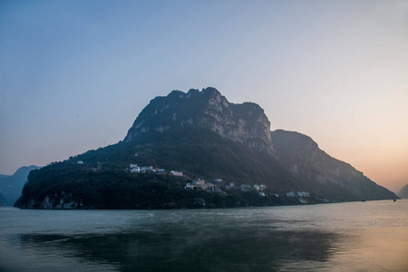 湖北夷陵长江三三峡灯影峡