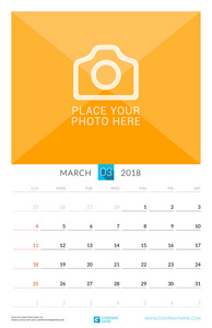 2018 年 3 月。墙上月历为 2018 年。矢量设计打印模板与照片的地方。上周日的周开始。纵向