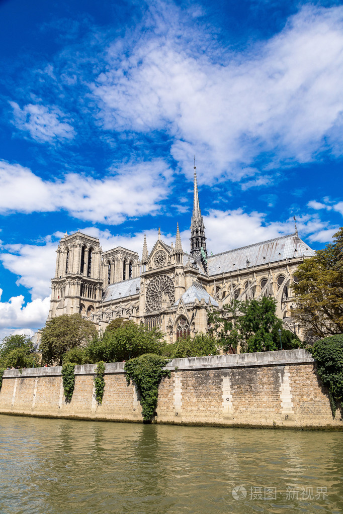 塞纳河和巴黎圣母院