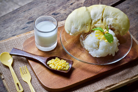 榴莲和糯米甜点泰国菜图片
