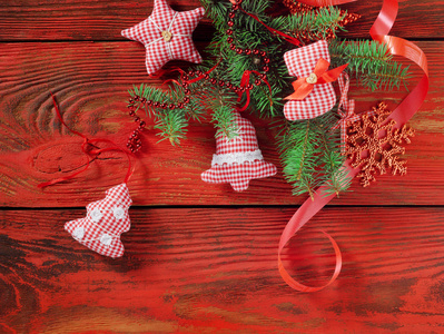 圣诞卡片装饰上红木制背景