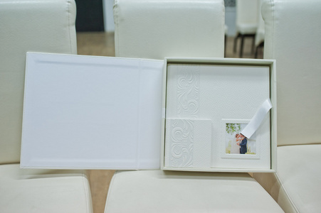 白色皮革婚宴预订和专辑图片