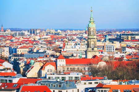 城市景观与建筑物的红色屋顶在柏林