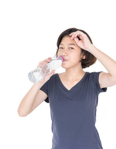 亚洲女人喝瓶装的水