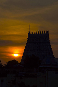 夕阳与 Sarangapani 寺的剪影, Kumbakonam, 泰米尔纳德邦, 印度