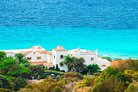 Mediterranian 海的房屋在投诉警察课种皮撒丁岛