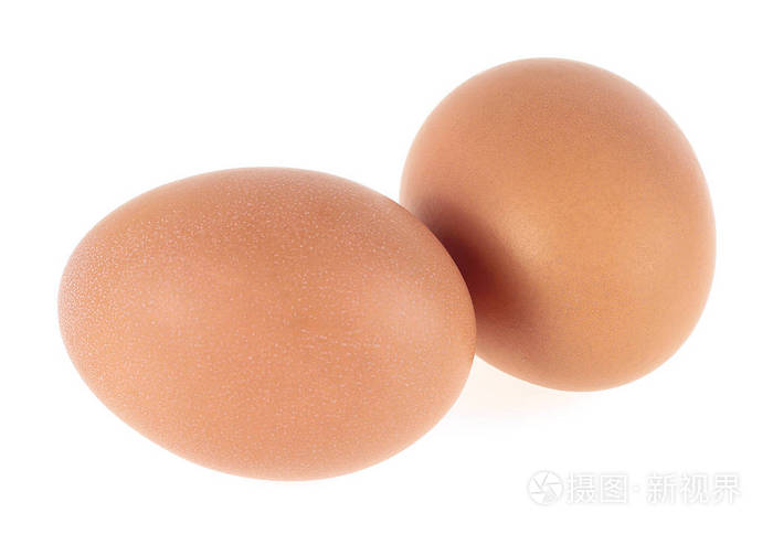 孤立在白色背景上的两个鸡蛋