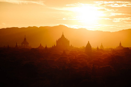 缅甸的古庙剪影景观日落观图片