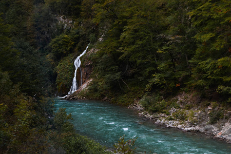 瀑布和山河