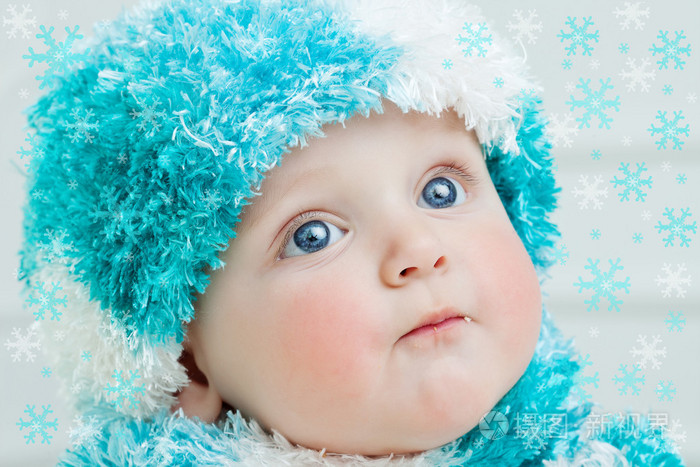 可爱的宝宝在冬天背景