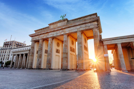 柏林勃兰登堡大门在日出，德国