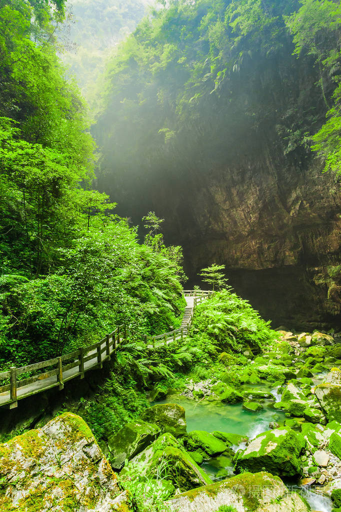 在重庆市武隆国家 Longshuixia 裂缝峡谷国家公园