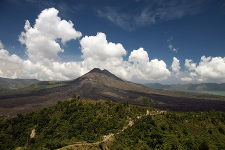 巴厘岛山巴图尔火山