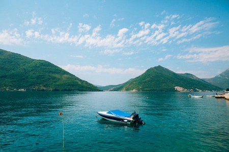 旧镇的 Perast 上的科托尔湾 黑山海岸。Th