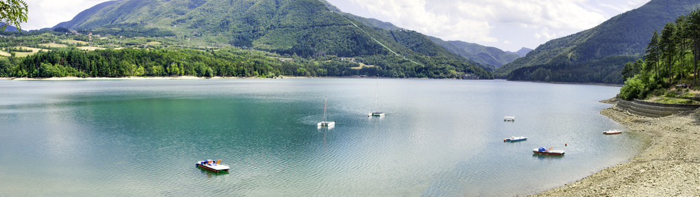 Suviana 湖博洛尼亚省艾米利亚罗马涅区