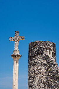 圣Vincent德纬向条花石头交叉和中世纪塔