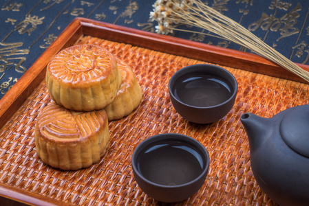 月饼和茶，中国中期秋天节日食品