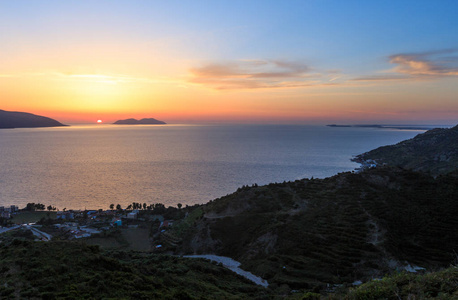 亚得里亚海日落景色阿尔巴尼亚。