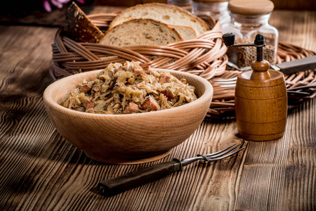 Bigos 肉干蘑菇熏 saus 菜