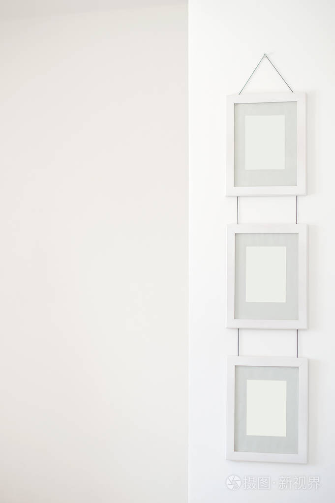 带空格的白色墙上的框架照片-正版商用图片0n9r1a-摄图新视界