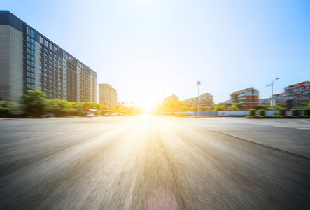 沥青路面在现代化的城市里