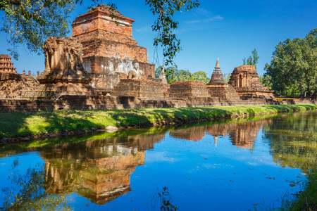 大院的素可泰历史公园，教科文组织世界遗产站点在泰国玛哈泰寺寺庙